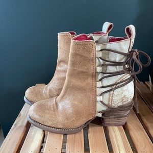 Size 7.5 Bed Stu boots. Worn twice.